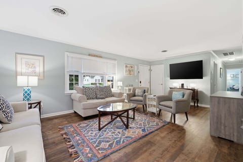 Home Decor, Architecture, Building, Furniture, Indoors