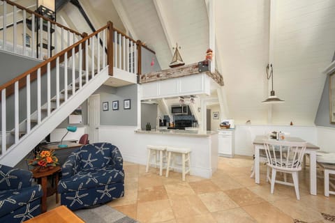 Dining area with seating for 6