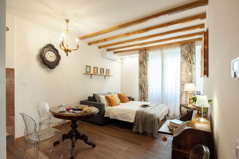 Apartment (1 Bedroom) | Living area | 32-inch TV with cable channels