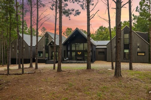 Exterior View: Modern architecture nestled among towering pines, perfect for your getaway!