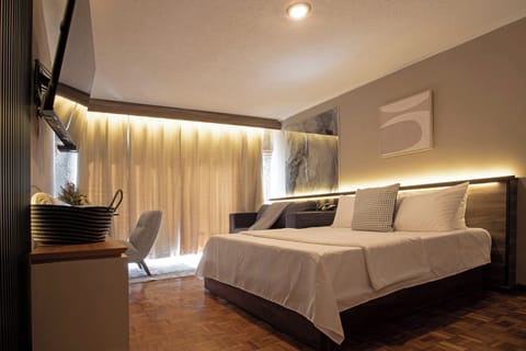 Premium bedding, down comforters, memory foam beds, desk