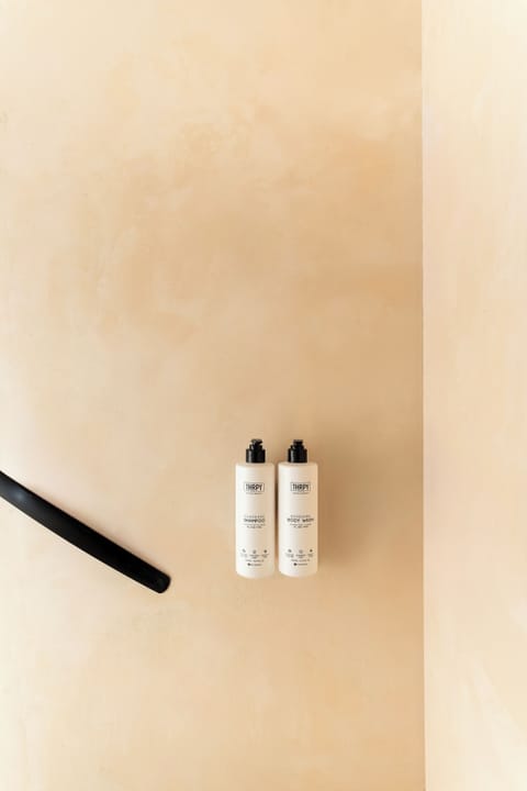 Shower, soap, shampoo, toilet paper