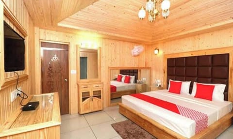 Laptop workspace, WiFi (free), bed sheets