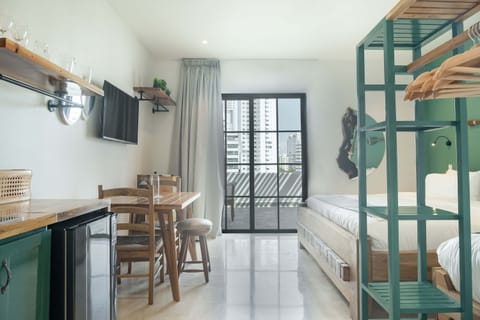 Bright studio with balcony and dining area