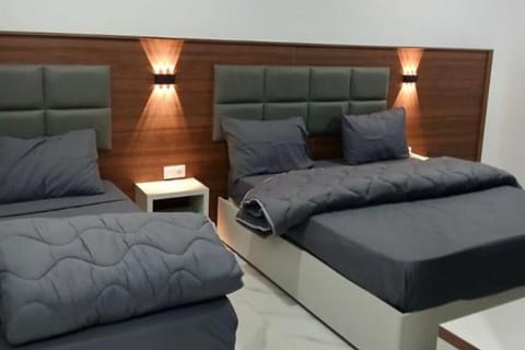 Basic Triple Room | Soundproofing, WiFi (free)