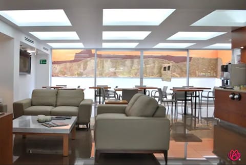 Lobby lounge