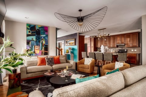 Sculptural lighting, deep sofas, and whiskey-colored chairs—this is where your group kicks off shoes, pours a nightcap, and settles in for the kind of talks that run far past bedtime.