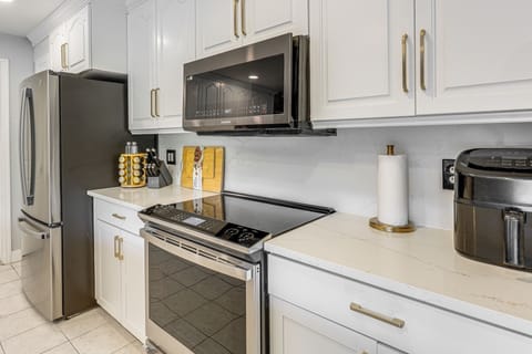 Kitchen | Keurig Coffee Maker | Air Fryer | Cooking Basics