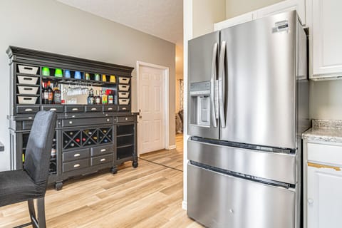 Kitchen | Main Level