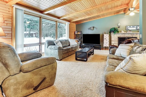 Nekoosa Vacation Rental | 3BR | 2BA | Steps Required | 1,400 Sq Ft