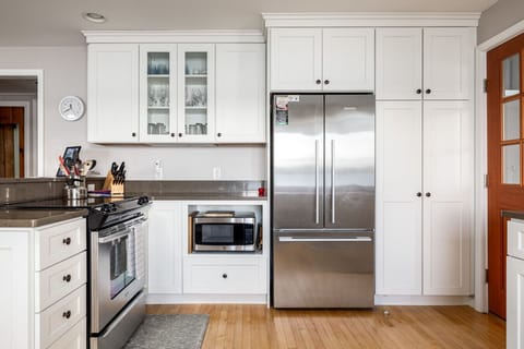 Kitchen (Main Floor)