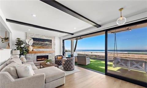 House, Multiple Beds, Hot Tub, Ocean View | Living area