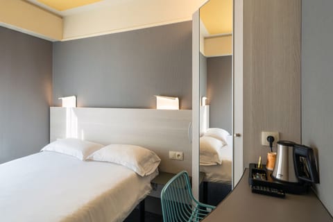 Premium Single Room | In-room safe, soundproofing, free WiFi, bed sheets