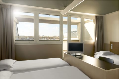 Premium Triple Room | In-room safe, soundproofing, free WiFi, bed sheets