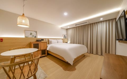 WiFi (free), bed sheets