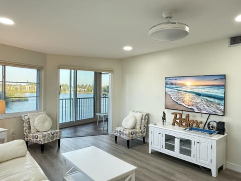 Siesta Harbor 2BR – 55+ Pool, Hot Tub & Beach (6354)
