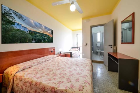 Double Room, Sea View | Premium bedding, in-room safe, desk