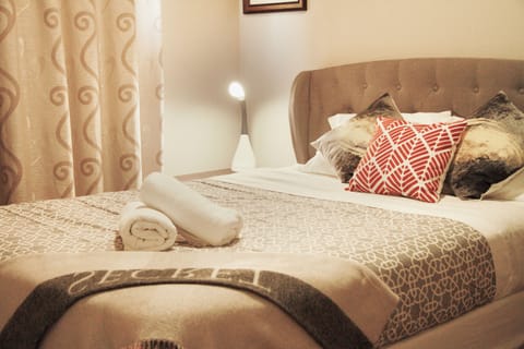 2nd Bedroom w/queen bed