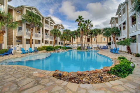 Corpus Christi Vacation Rental | 3BR | 3.5BA | Stairs Required | 1,700 Sq Ft