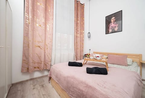 Łódź City Centre One Bedroom Apartment with Parking | Book Now With RENTUJEMY