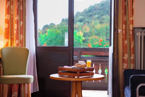 Comfort Double Room, Balcony, River View | Interior