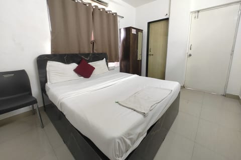 Deluxe Room | Desk, free WiFi, bed sheets
