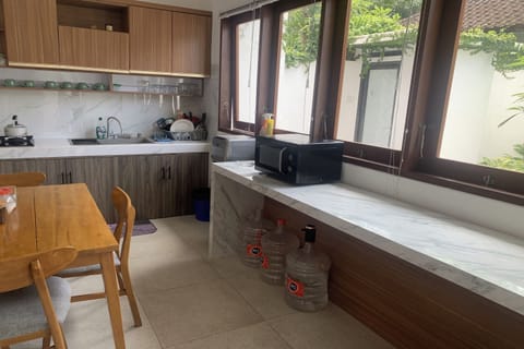 Deluxe Double Room | Microwave