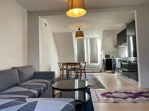 Apartment, 3 Bedrooms, Balcony | Living area