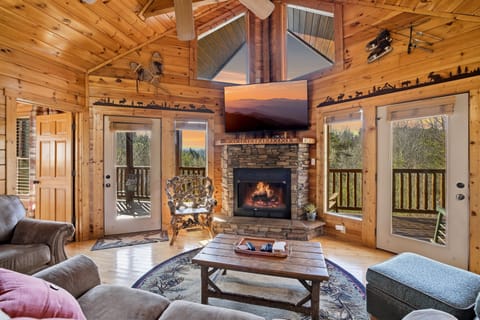 House, 4 Bedrooms | Living area | Smart TV