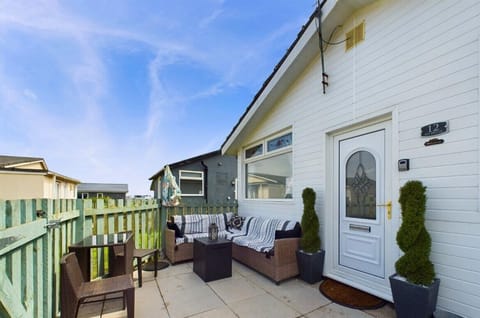 House, 2 Bedrooms, Smoking, Garden View | Terrace/patio
