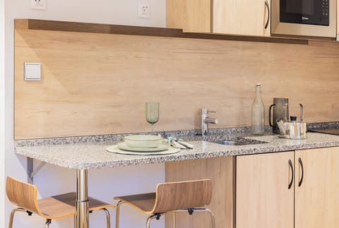 Desk, laptop workspace, soundproofing, free WiFi