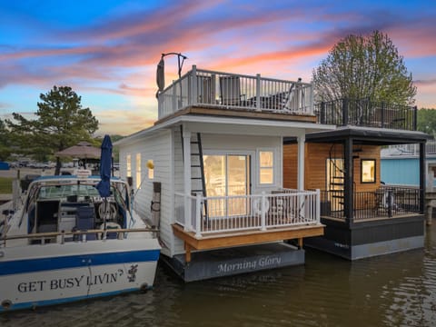 Stay right on the water in Morning Glory