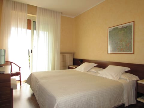Comfort Double Room, Balcony, Partial Lake View | In-room safe, desk, free WiFi, bed sheets