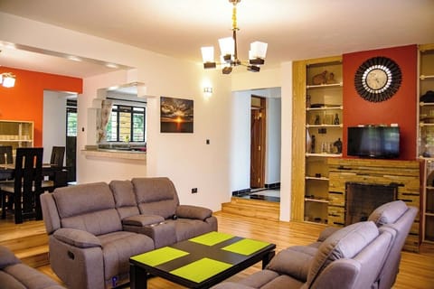 Deluxe Double Room | Living area | 32-inch Smart TV with digital channels