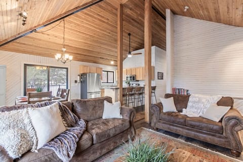 Cozy cabin feel great room overlooks a pond, walk to ski