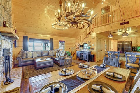 Sulphur Springs Vacation Rental | 5BR | 3.5BA | 2,400 Sq Ft | Step-Free Entry