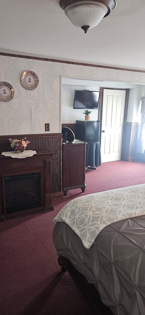 Queen Victoria Suite | Individually decorated, iron/ironing board, free WiFi