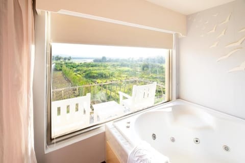 Romantic Double Room, Balcony, Lake View | Interior
