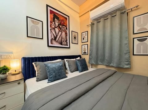 Deluxe Double Room, City View | Desk, laptop workspace, iron/ironing board, free WiFi