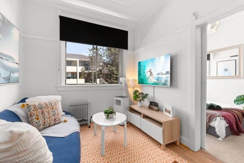 After a long day at the beach time to relax 
Smart tv with netflix, disney +, etc
NBN high speed internet
Portable aircon unit
Dishwasher
Laundry/dryer
#bondi #bondi beach #beach #center #curlewis #beach #sea #bondi junction #coogee #bronte