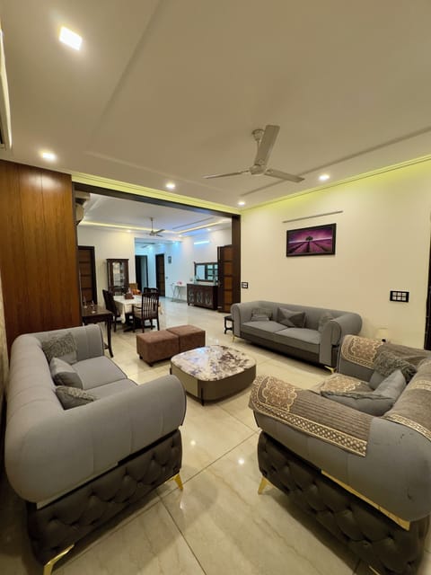 Luxury Apartment, Balcony, City View | Living area