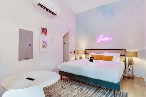 This room features a Queen bed.