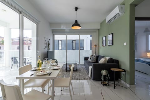 Apartment, 1 Double Bed with Sofa bed, Kitchen, City View | Dining