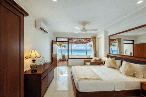 Deluxe Double Room, Ocean View | Laptop workspace, soundproofing, free WiFi
