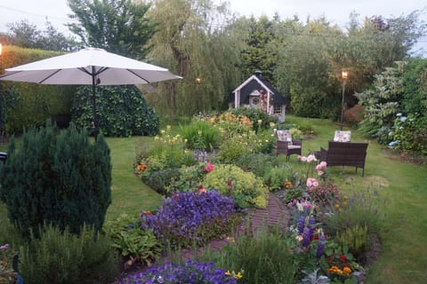 Deluxe Cottage, 3 Bedrooms, Patio, Garden View | Terrace/patio