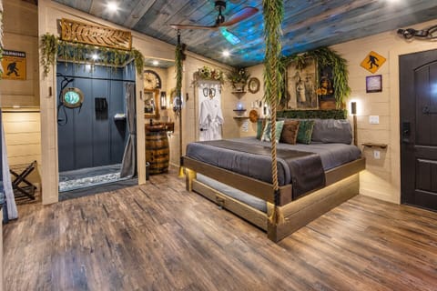 DON'T STOP BE-LEAFING TREEFORT TREEHOUSE - SLEEPS 6 - WOODED VIEW - SANCTUARY TREEHOUSE RESORT