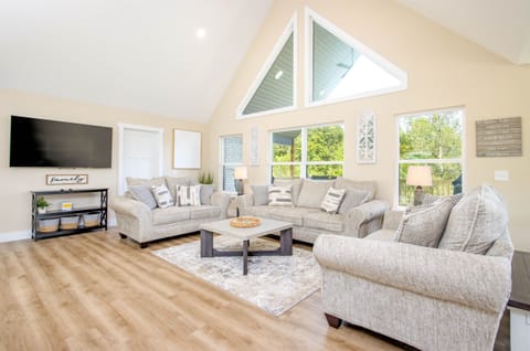 photo of similar main level