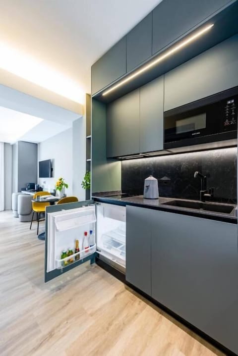 Junior Suite, 1 Queen Bed with Sofa bed, City View | Private kitchen | Mini-fridge, coffee/tea maker