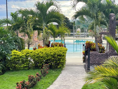 2 outdoor pools