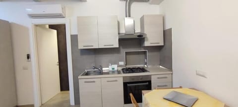 Comfort Apartment, City View | Private kitchen | Shared fridge, microwave